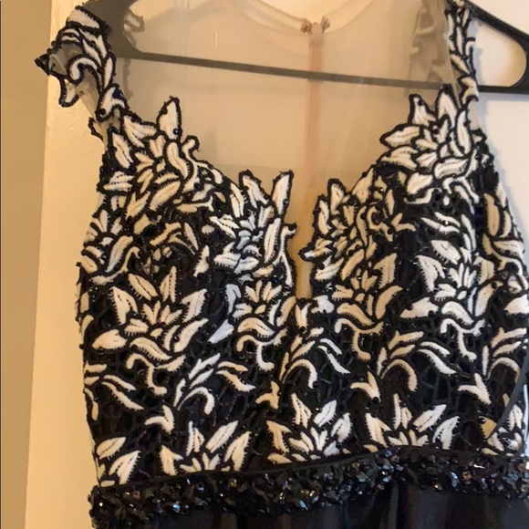 Mac Duggal Black and white gown - Picture 3 of 3